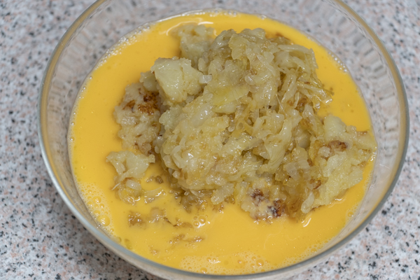 haciendo tortilla de patatas
