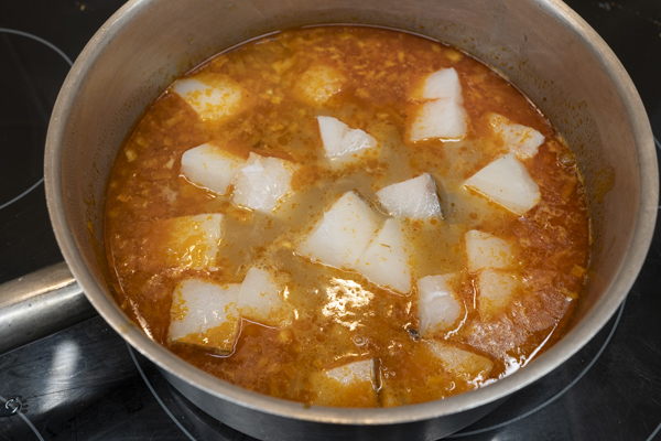merluza en guiso con garbanzos