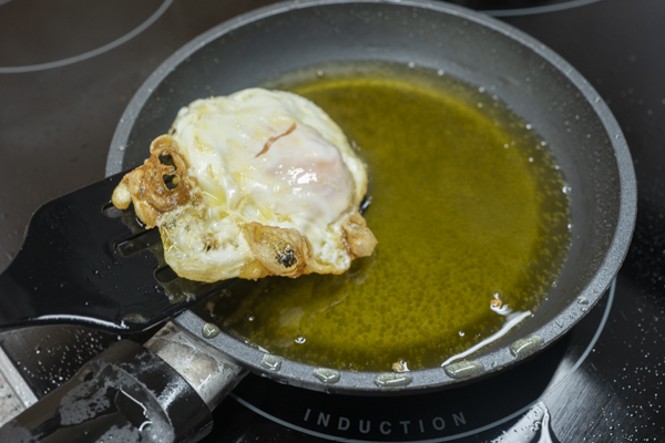 huevo frito para hacer con chistorra