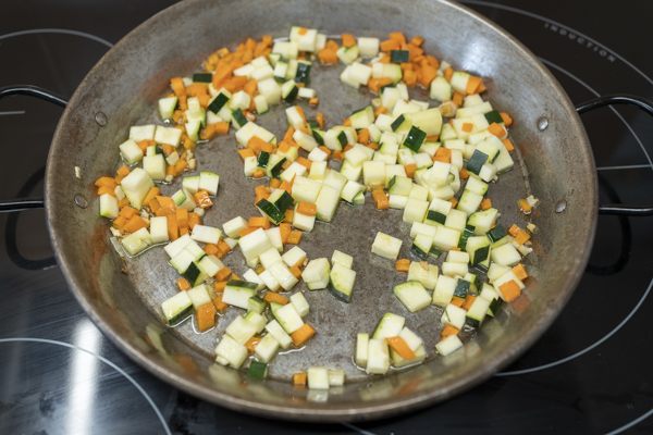 calabacin y zanahoria en paella