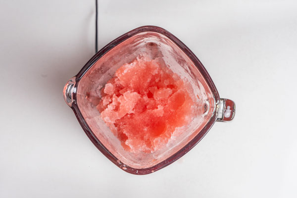 haciendo granizado de sandia