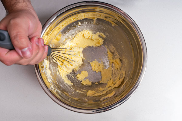 haciendo masa de cupcakes