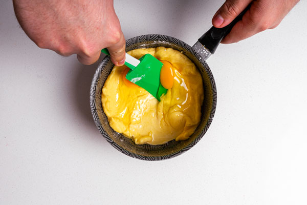 huevos en pasta para bocaditos de nata