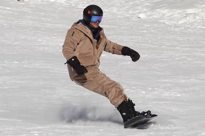 El
hijo de Carolina
de Mónaco se
divierte en los
Alpes suizos a bordo de su tabla