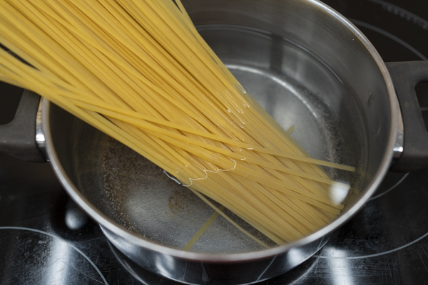 cociendo pasta bavette