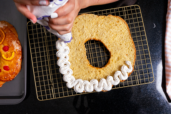 hacer roscon de reyes relleno de nata