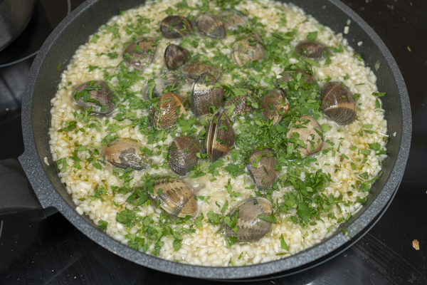 arroz con almejas meloso