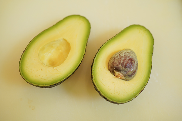 como hacer aguacate rellenos de salmon ahumado