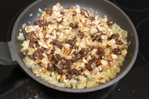 haciendo sandwich de ropa vieja