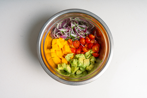 hacer ensalada de aguacate y mango