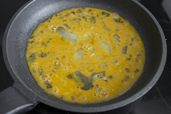 cuajando huevos