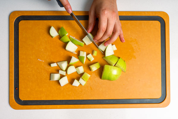 hacer batido de canela y manzana | Recetas de cocina fáciles paso a paso | Recetas del Señor Señor manzana partida