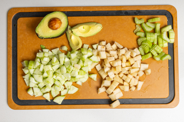 ingredientes cortados gazpacho verde