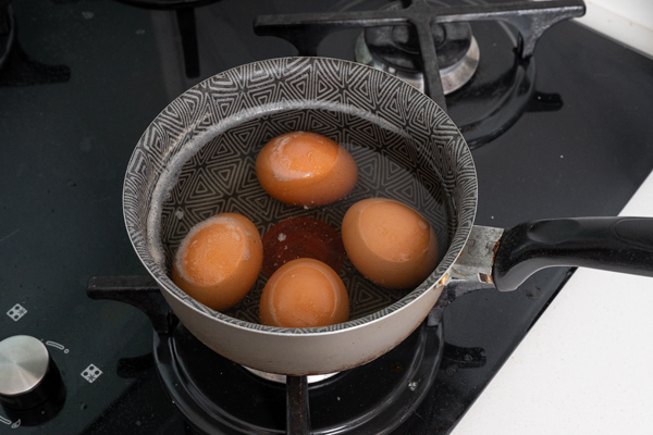 cocer huevos para Ensaladilla de huevo