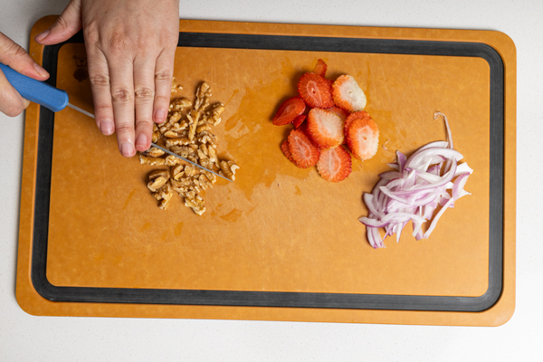 Hacer Ensalada de espinaca fresas y nueces | Recetas de cocina fáciles paso a paso | Recetas del Señor Señor ingredientes para ensalada de espinacas fresas y nueces