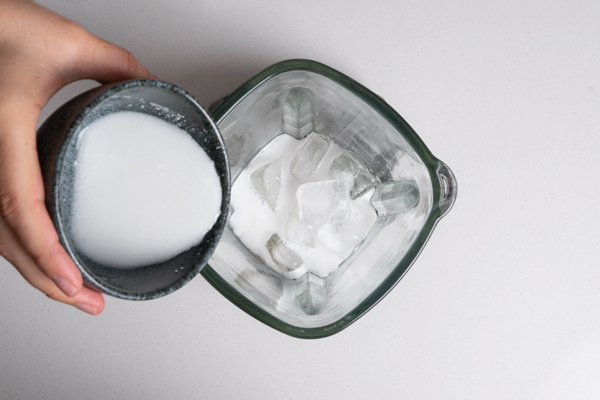 hacer limonada de coco